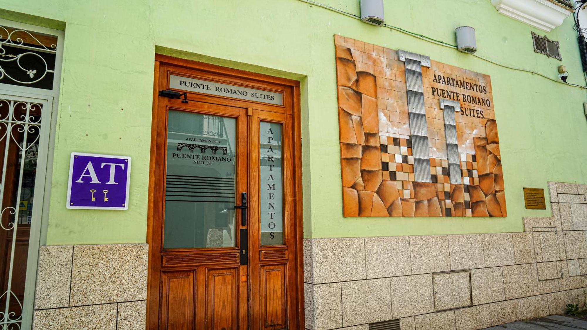 Apartamentos Puente Romano Suites Mérida Kültér fotó