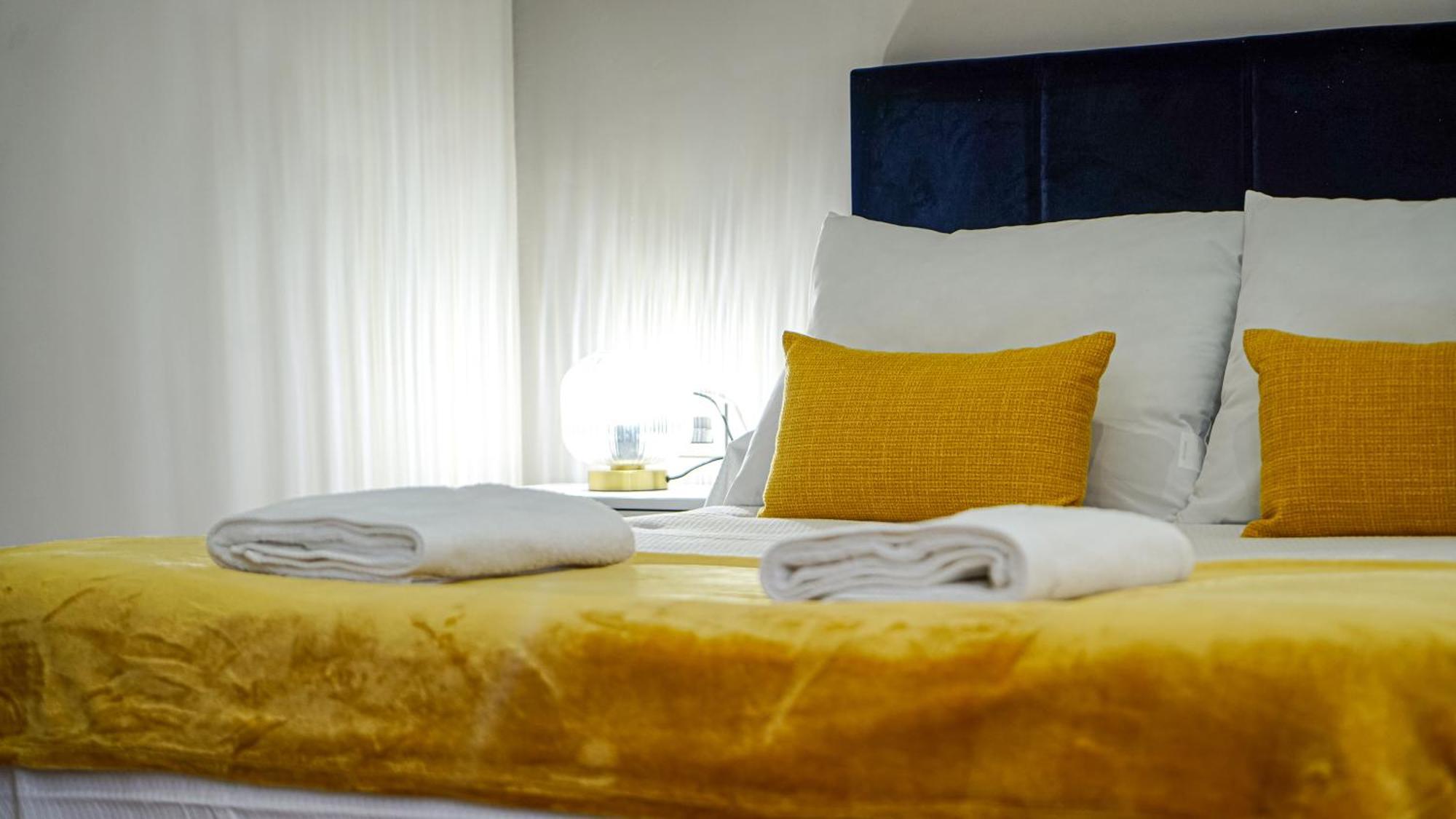 Apartamentos Puente Romano Suites Mérida Kültér fotó