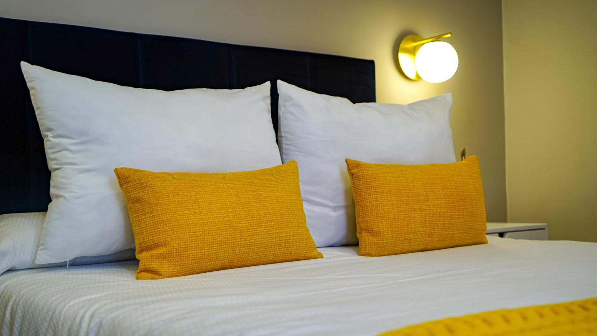Apartamentos Puente Romano Suites Mérida Kültér fotó