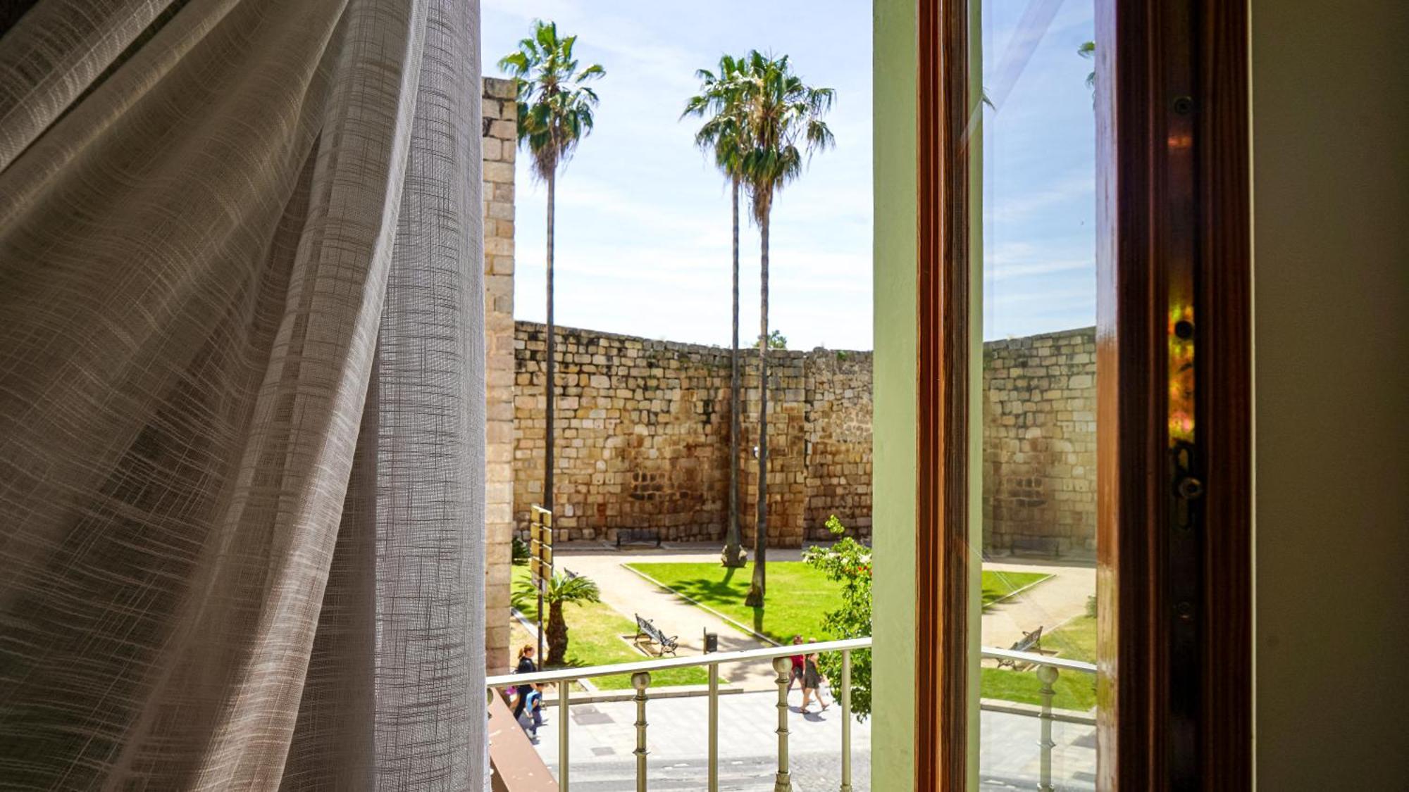 Apartamentos Puente Romano Suites Mérida Kültér fotó