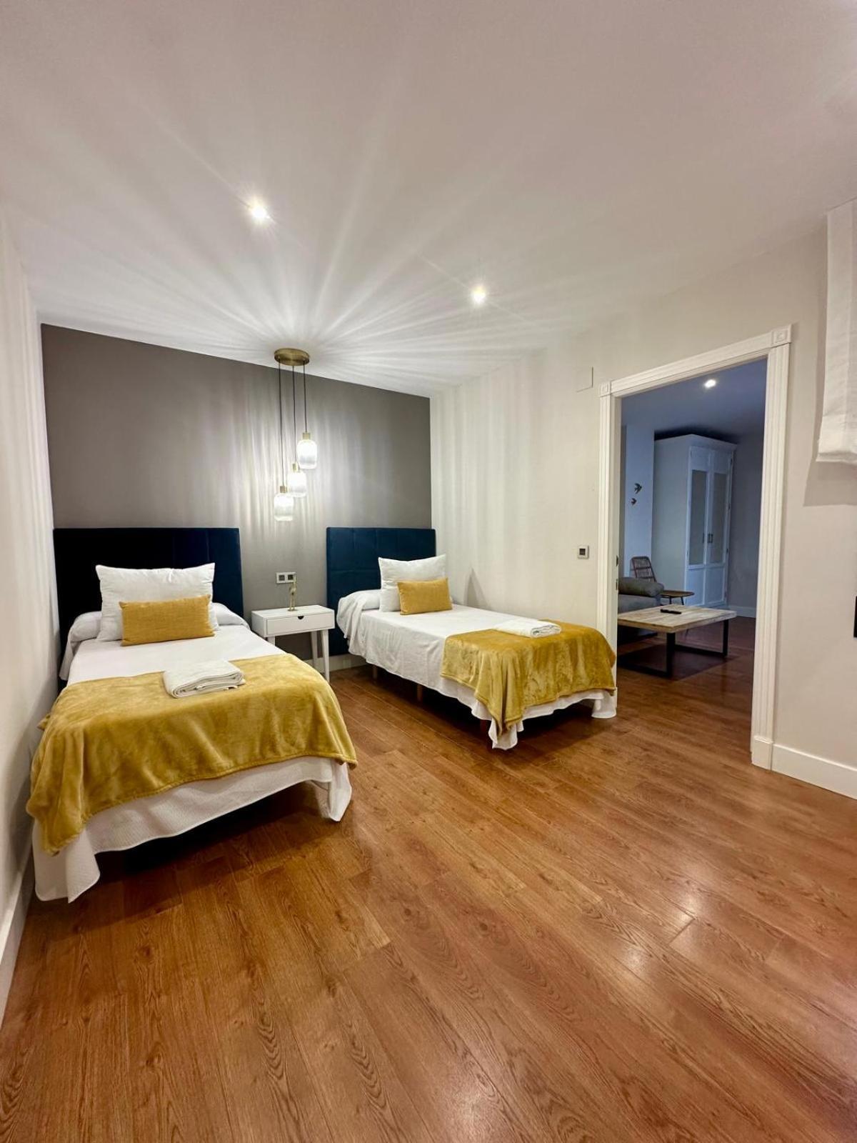 Apartamentos Puente Romano Suites Mérida Kültér fotó